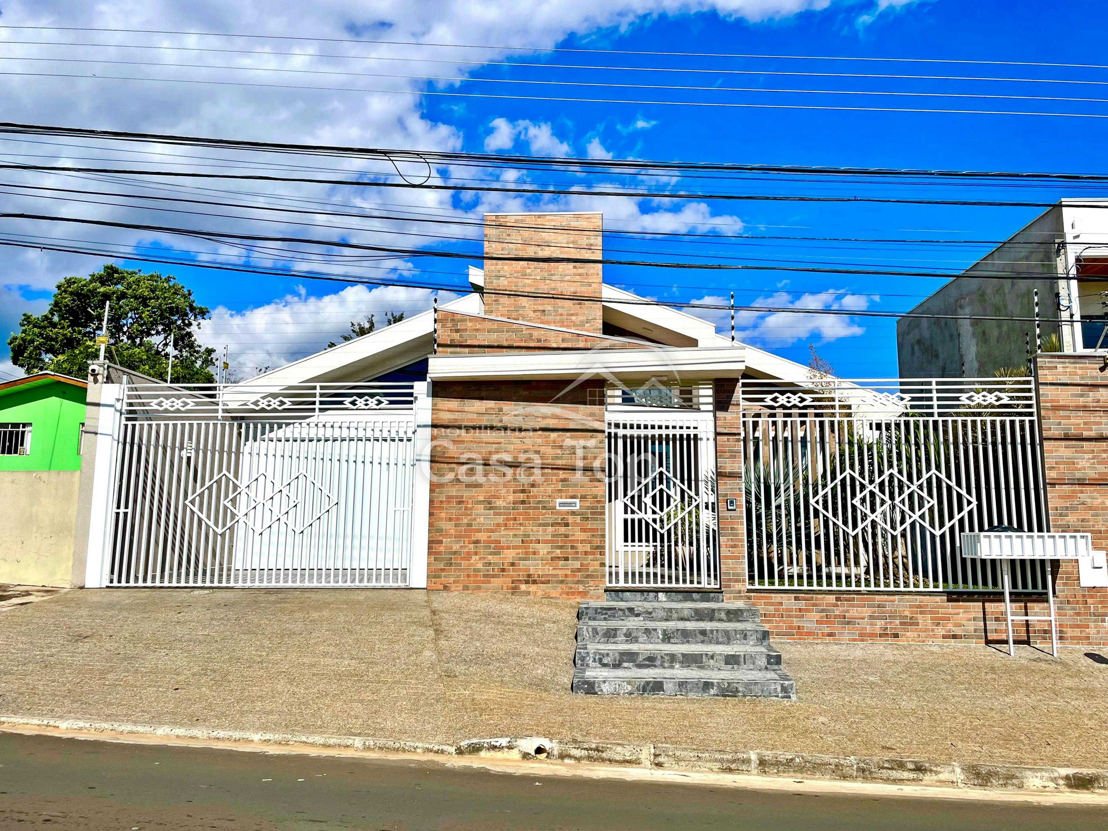 Casa semimobiliada à venda Uvaranas 